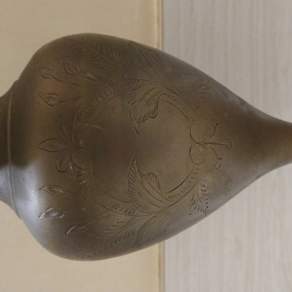 Vintage Etched Brass Vase Tulip Trim Made in India - Picture 4 of 4